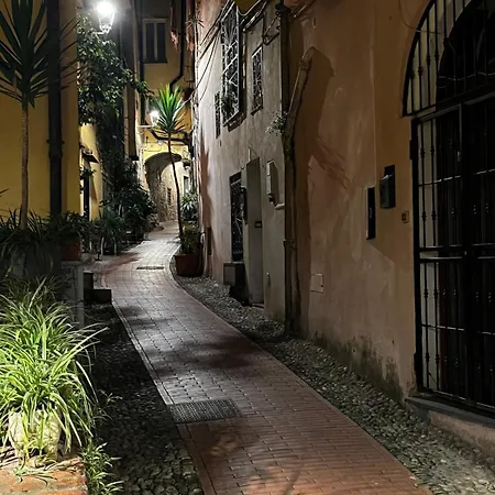 Apartament Tra Le Finestre Blu Della Pigna